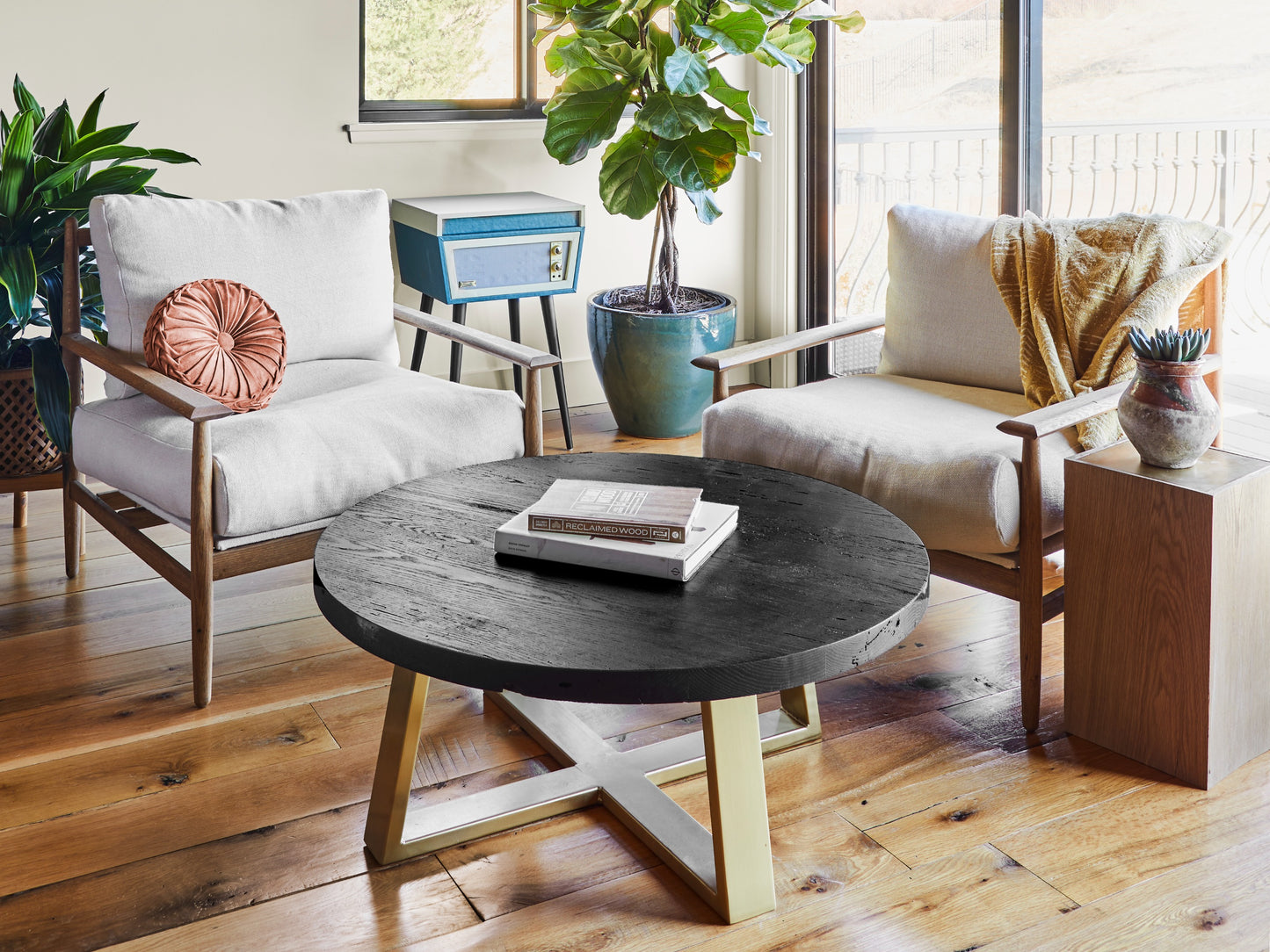 sitting area with the ox coffee table in intense black with brass base